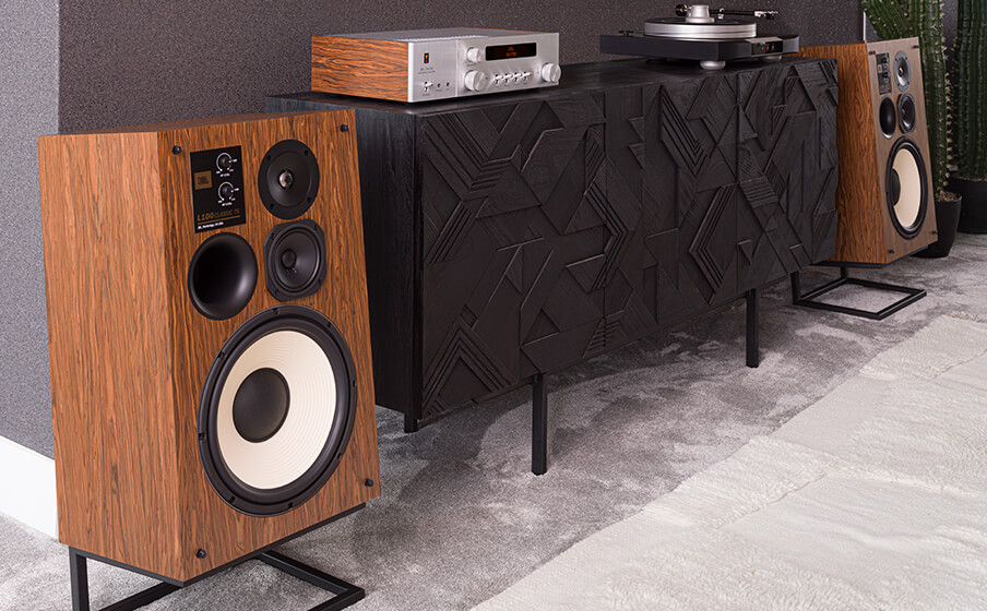 Retro design with iconic JBL styling and vintage Quadrex foam grille.