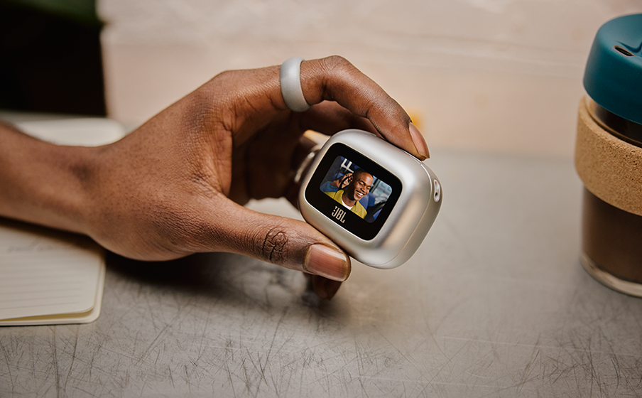 Convenient Smart Charging Case™ for app-free control