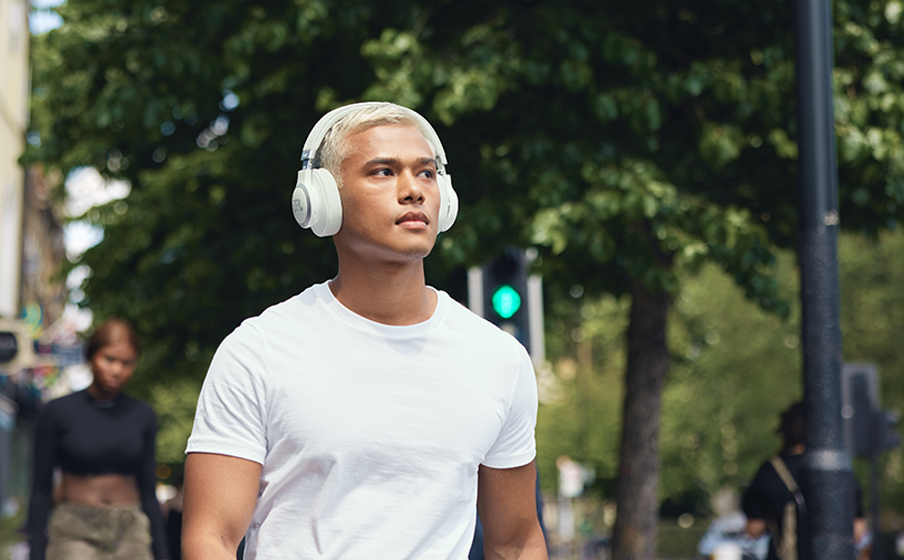 Фирменный звук JBL и объемный звук